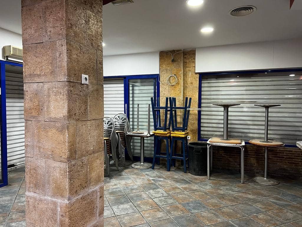 Komercyjne na sprzedaż w Torrevieja - 252 000 € (Ref: 7566386)