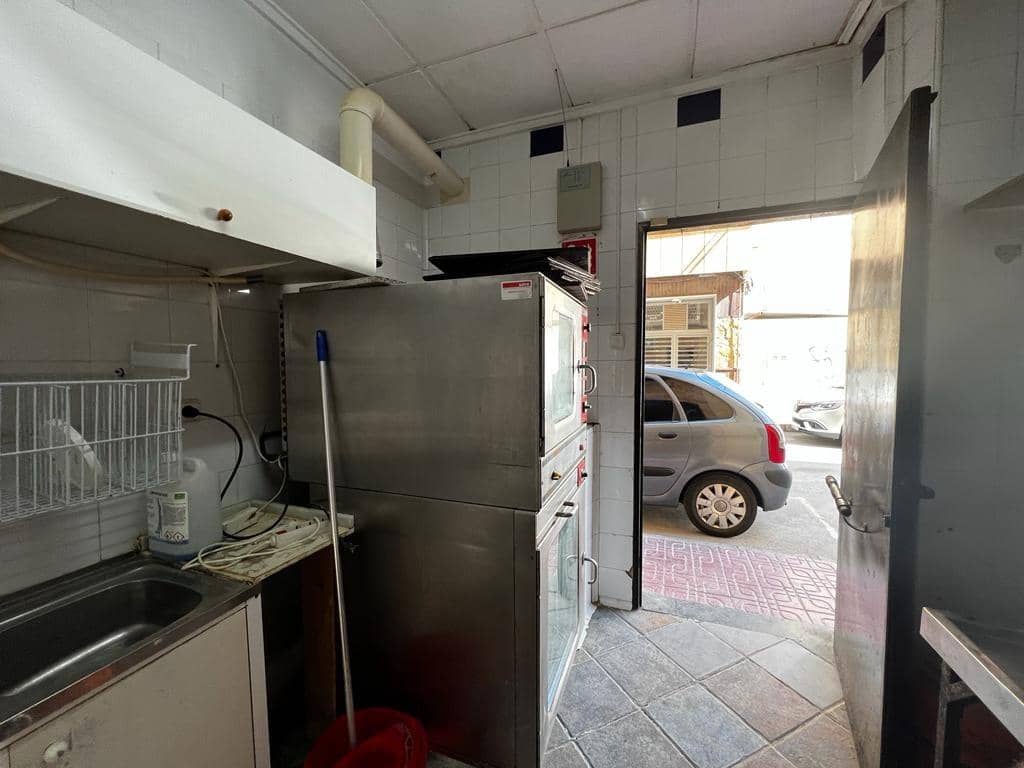 Komercyjne na sprzedaż w Torrevieja - 252 000 € (Ref: 7566386)