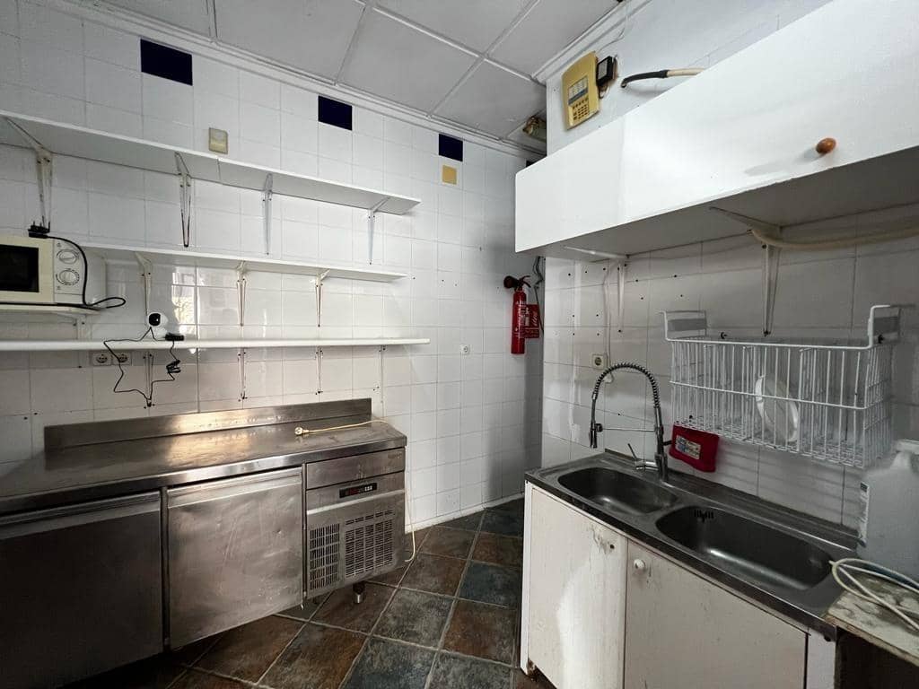 Komercyjne na sprzedaż w Torrevieja - 252 000 € (Ref: 7566386)