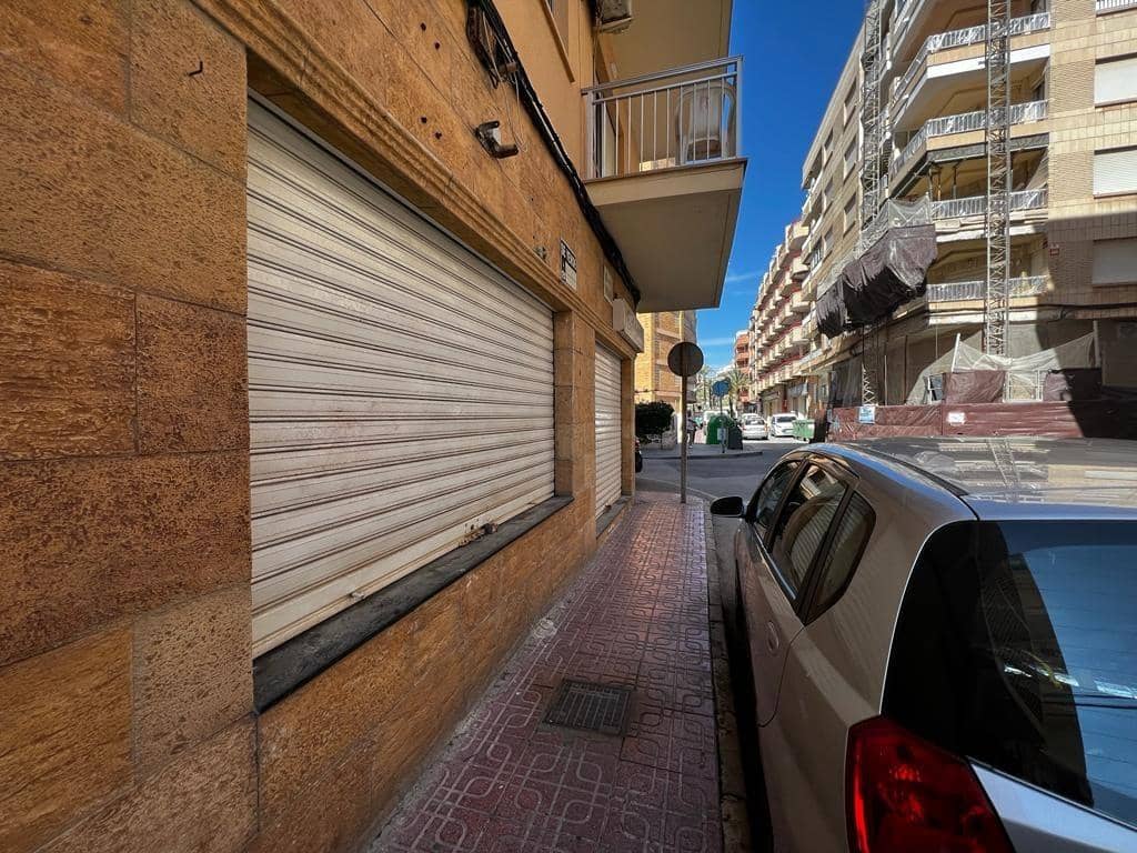 Komercyjne na sprzedaż w Torrevieja - 252 000 € (Ref: 7566386)