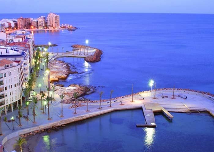 Komercyjne na sprzedaż w Torrevieja - 252 000 € (Ref: 7566386)