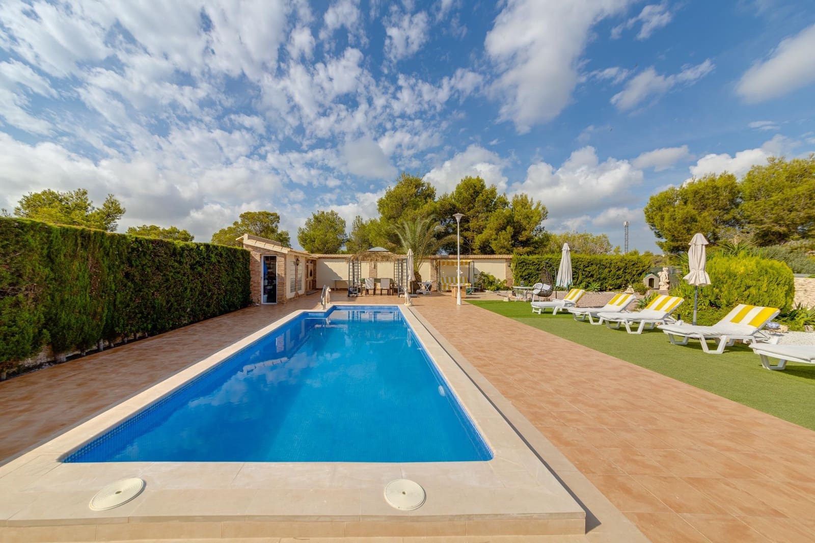 4 makuuhuone Huvila myytävänä paikassa Filipinas mukana uima-altaan 
autotalli - 726 538 € (Ref: 7819916)