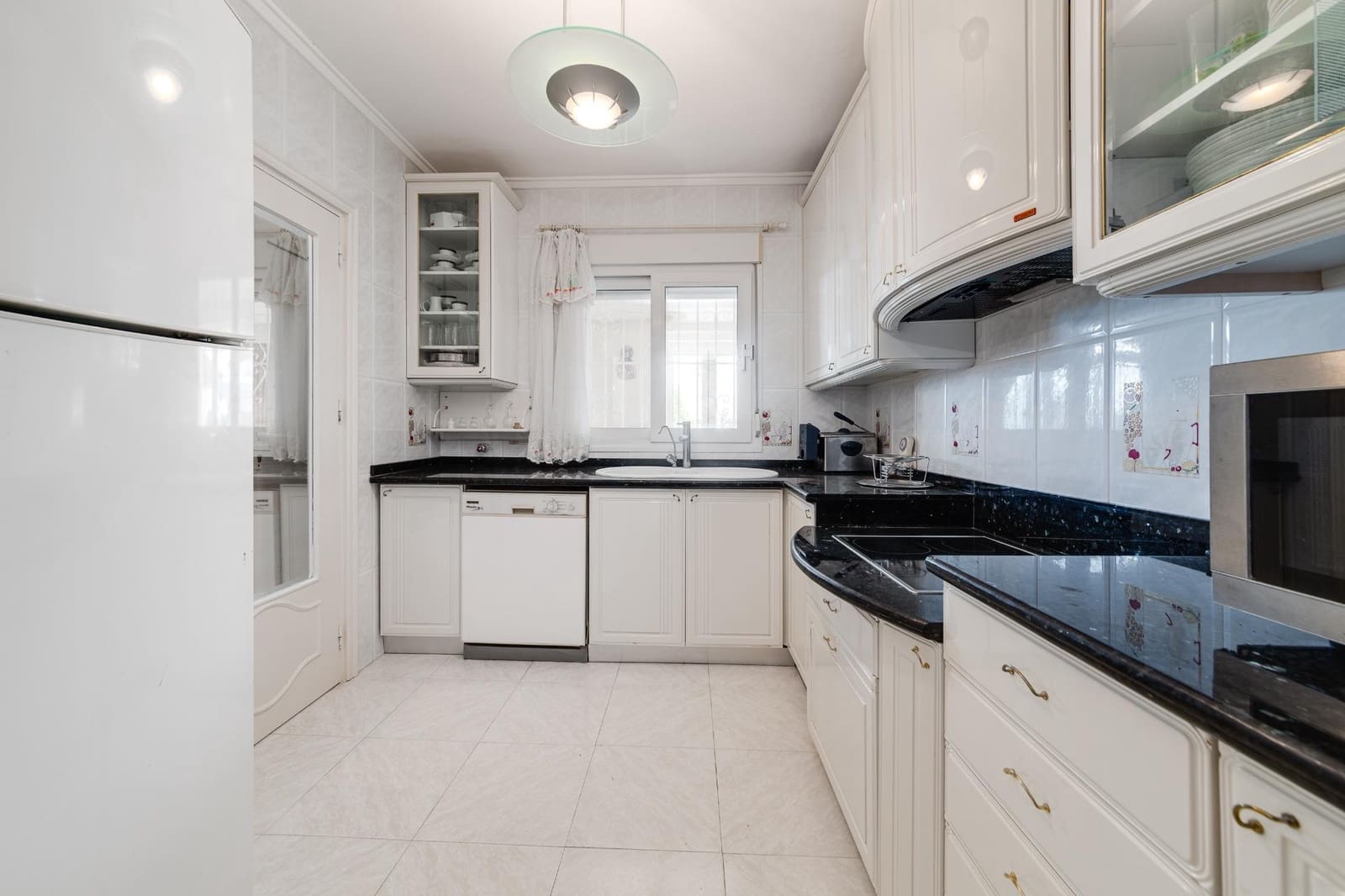 4 makuuhuone Huvila myytävänä paikassa Filipinas mukana uima-altaan 
autotalli - 726 538 € (Ref: 7819916)