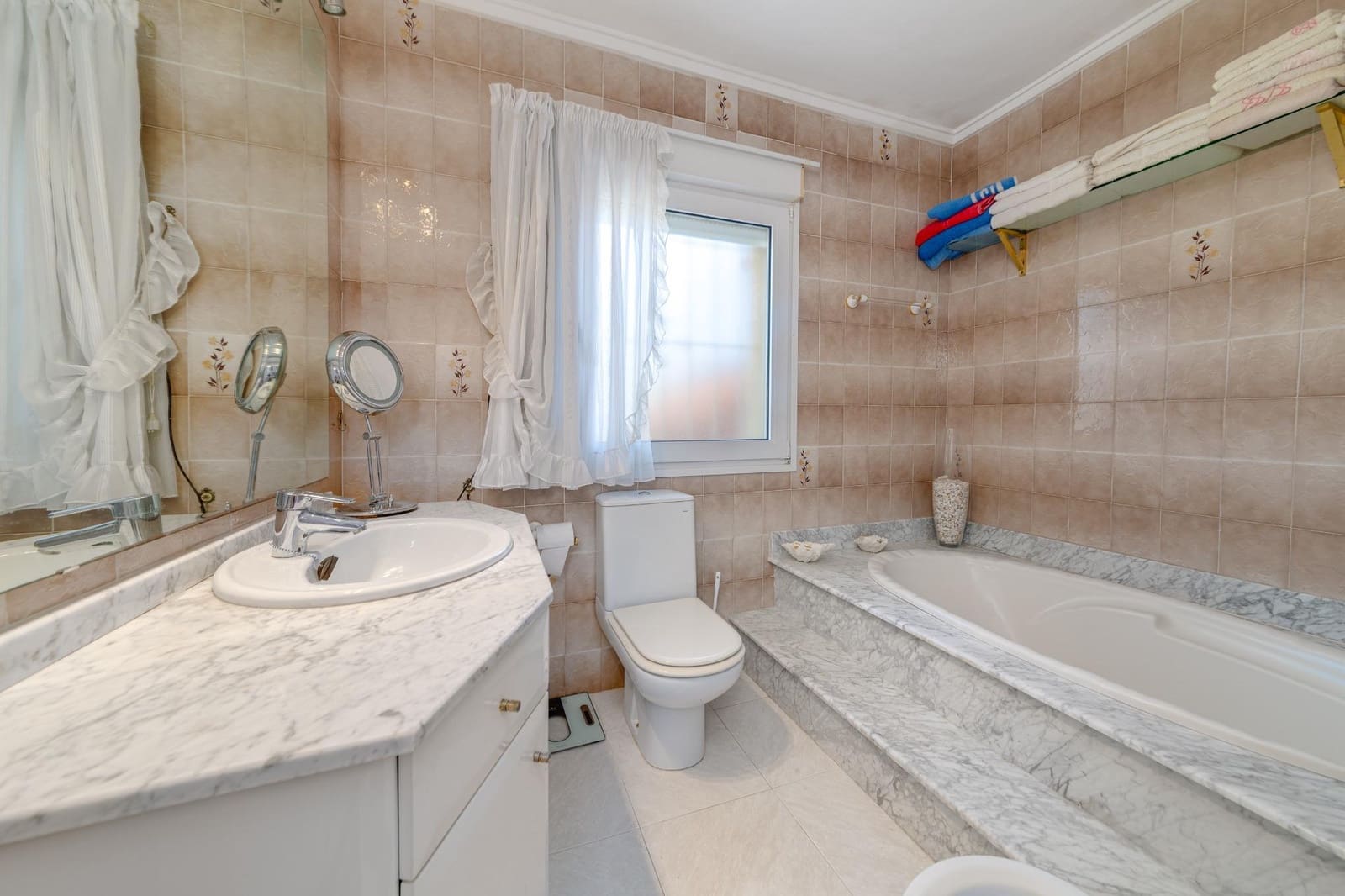 4 makuuhuone Huvila myytävänä paikassa Filipinas mukana uima-altaan 
autotalli - 726 538 € (Ref: 7819916)