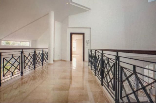 5 sypialnia Willa na sprzedaż w Alfaz del Pi / L'Alfàs del Pi z basenem - 1 500 000 € (Ref: 7875288)