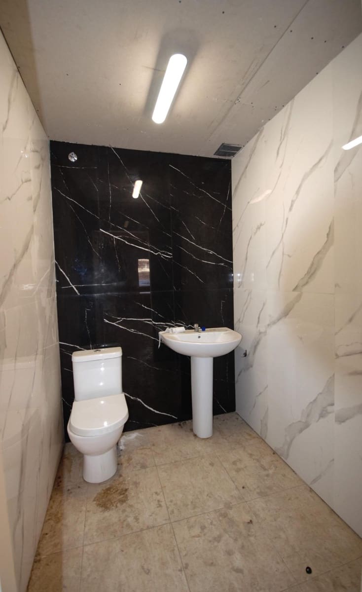 Komercyjne na sprzedaż w Torrevieja - 244 999 € (Ref: 8279301)