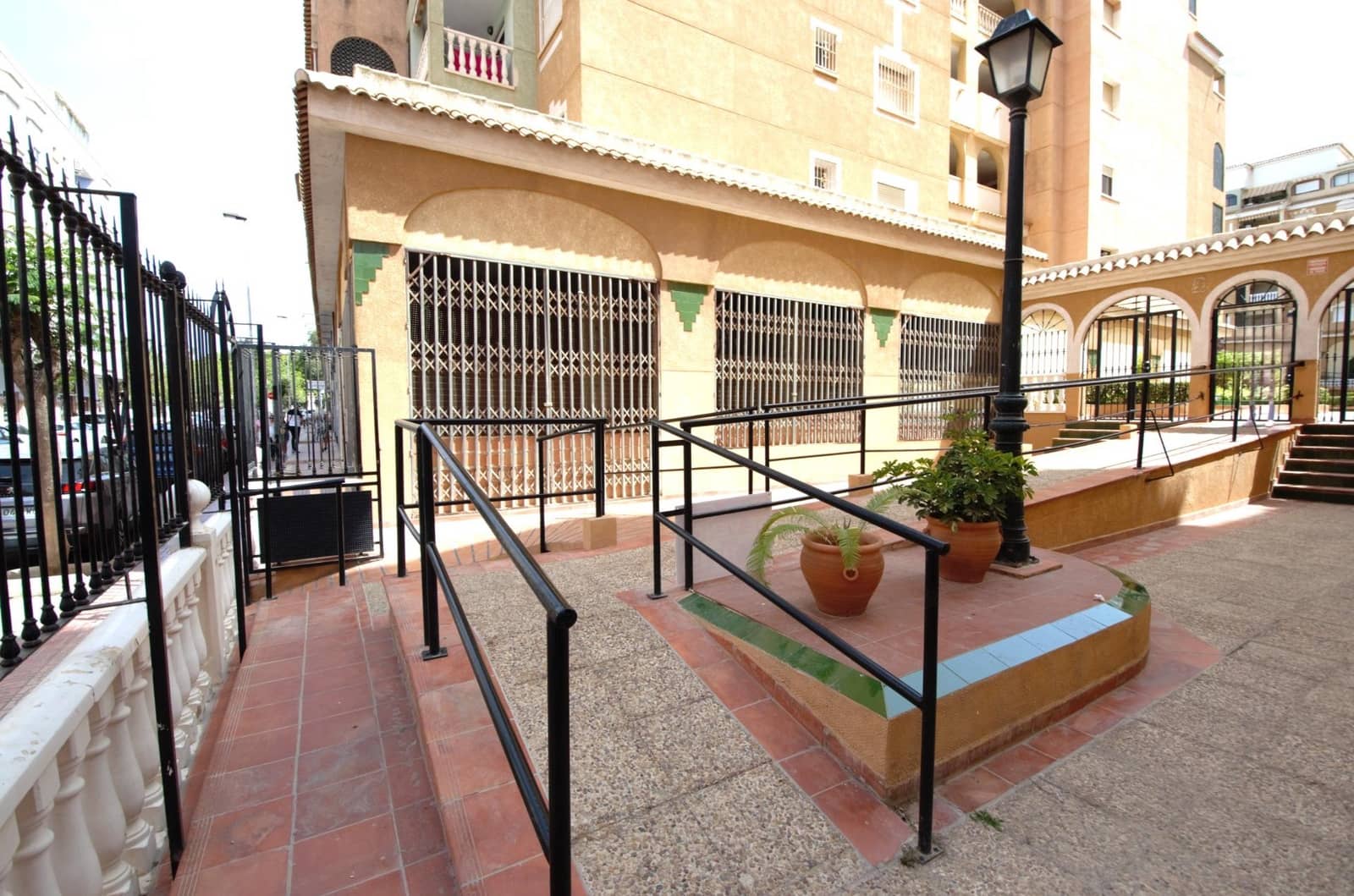 Komercyjne na sprzedaż w Torrevieja - 244 999 € (Ref: 8279301)