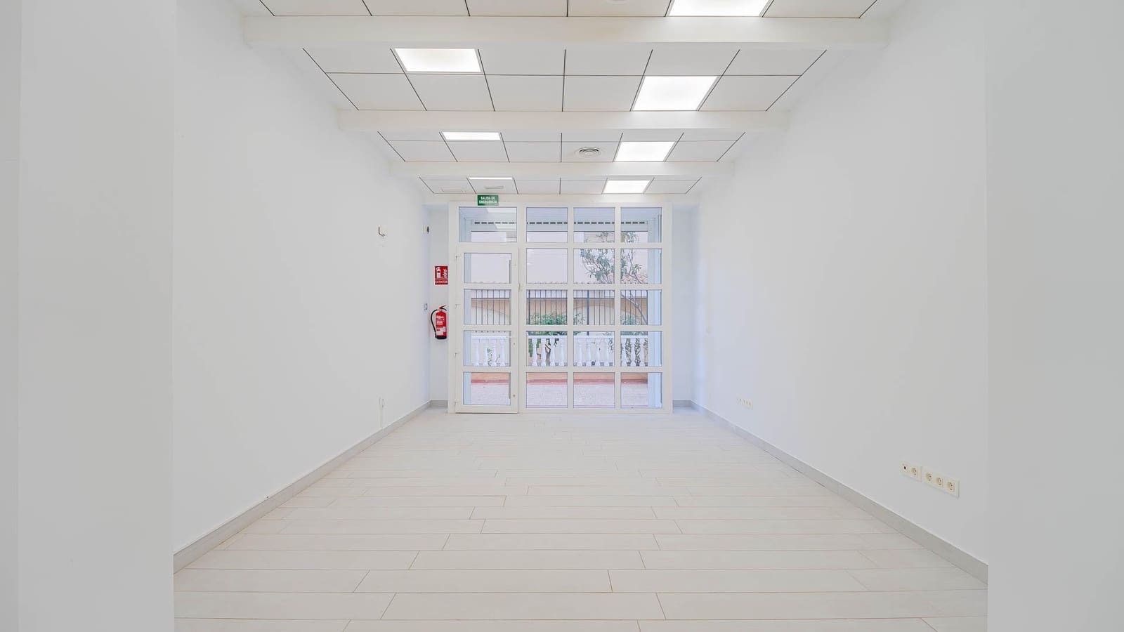 Commercial for sale in Torrevieja - € 134,999 (Ref: 8322938)