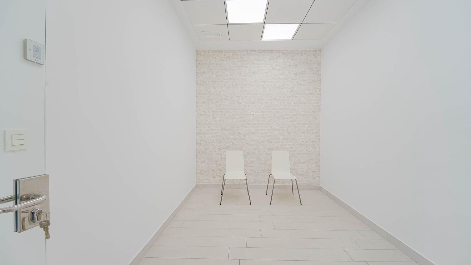 Commercial for sale in Torrevieja - € 134,999 (Ref: 8322938)