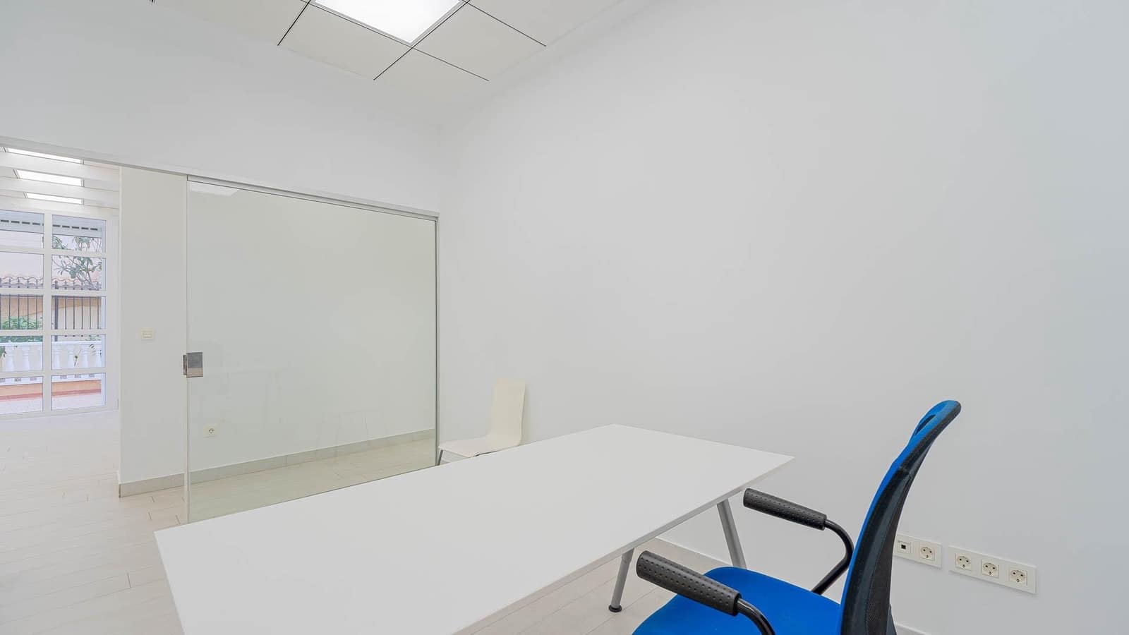 Commercial for sale in Torrevieja - € 134,999 (Ref: 8322938)