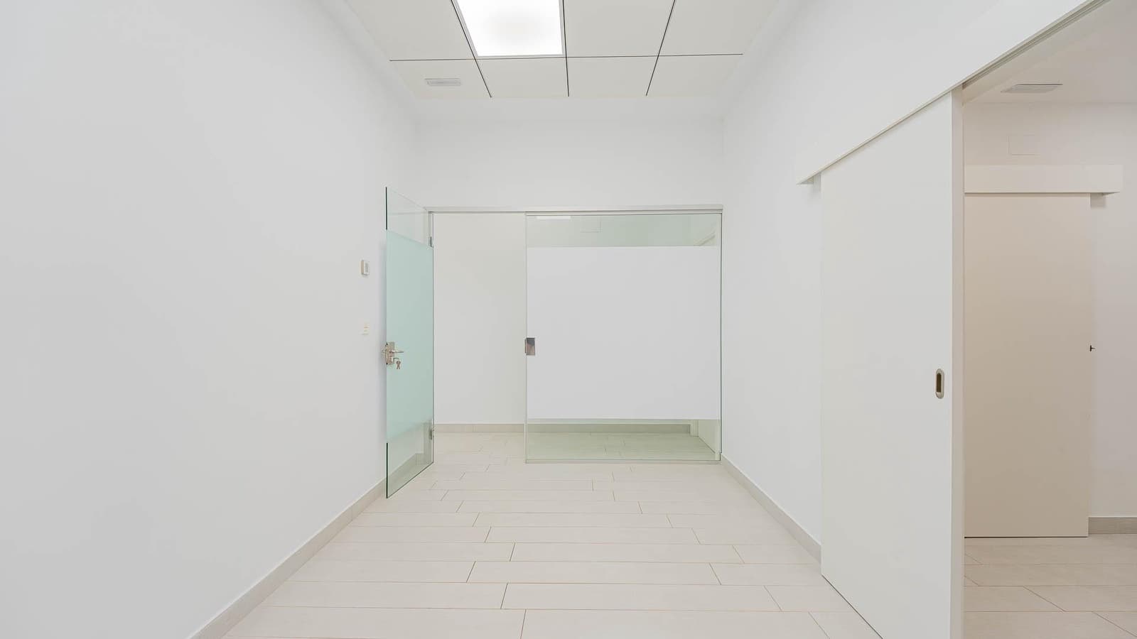 Commercial for sale in Torrevieja - € 134,999 (Ref: 8322938)