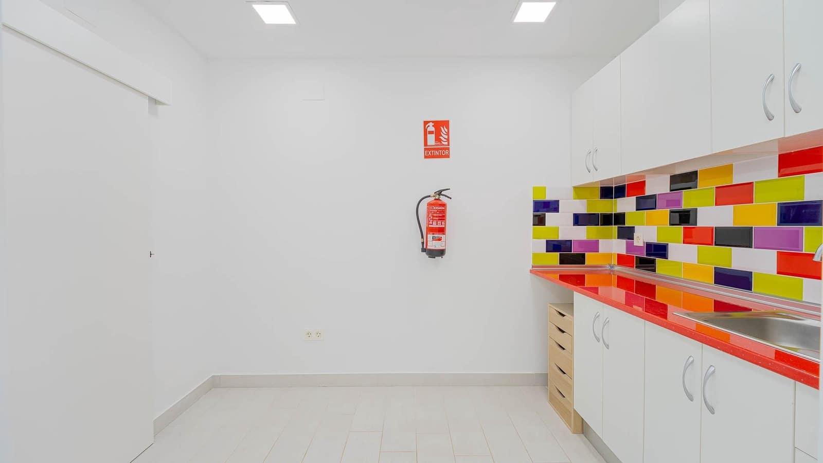 Commercial for sale in Torrevieja - € 134,999 (Ref: 8322938)