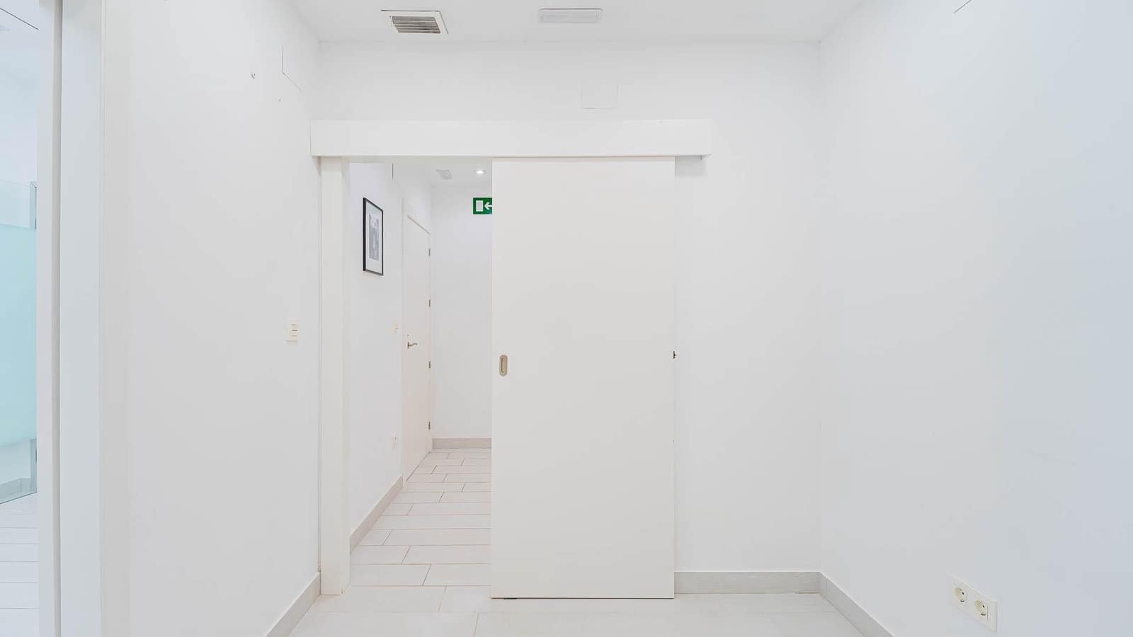 Commercial for sale in Torrevieja - € 134,999 (Ref: 8322938)