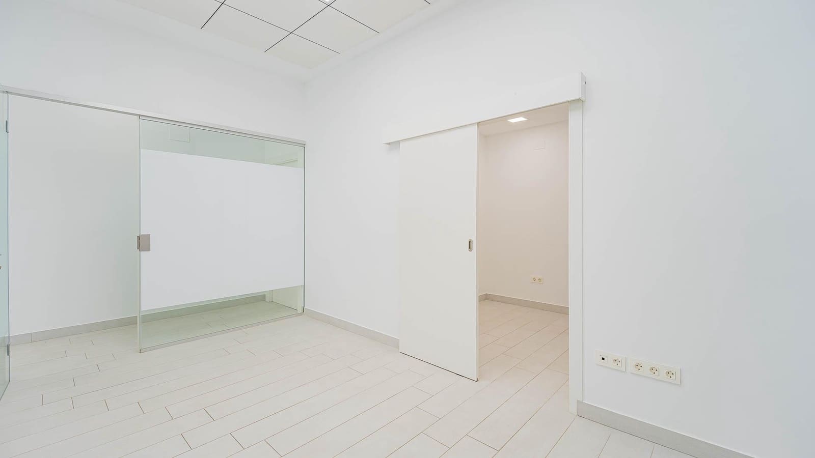 Commercial for sale in Torrevieja - € 134,999 (Ref: 8322938)