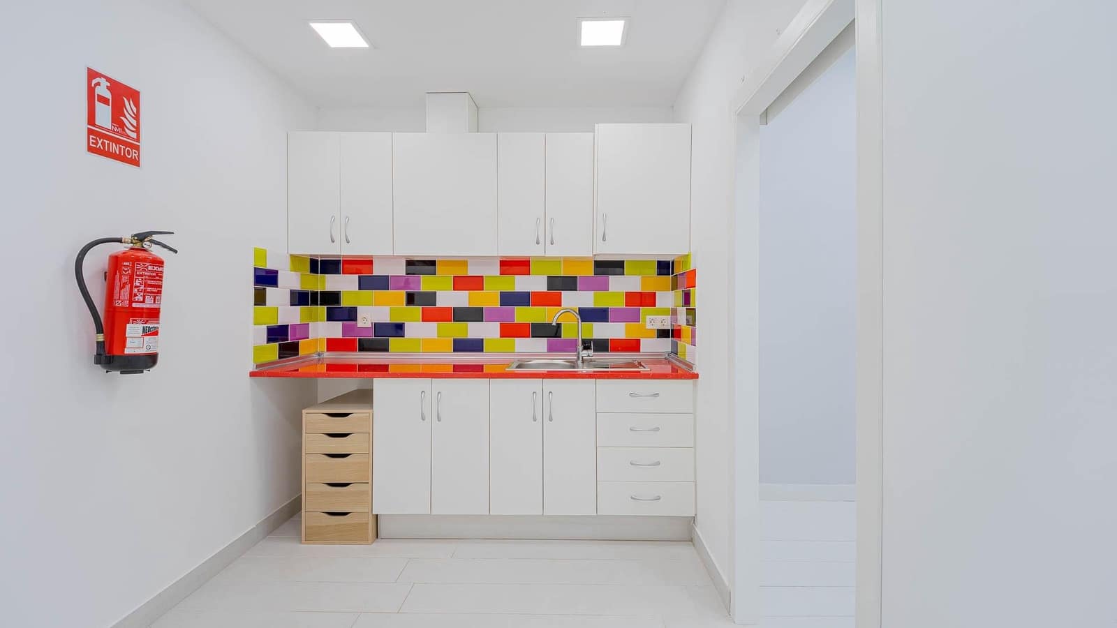 Commercial for sale in Torrevieja - € 134,999 (Ref: 8322938)