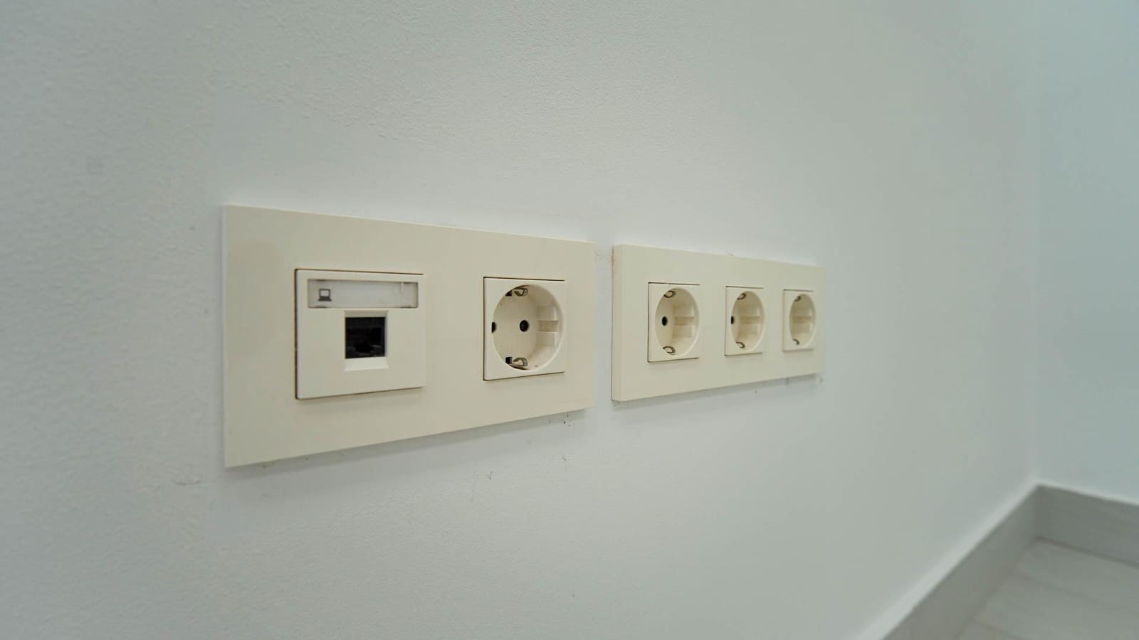 Commercial for sale in Torrevieja - € 134,999 (Ref: 8322938)