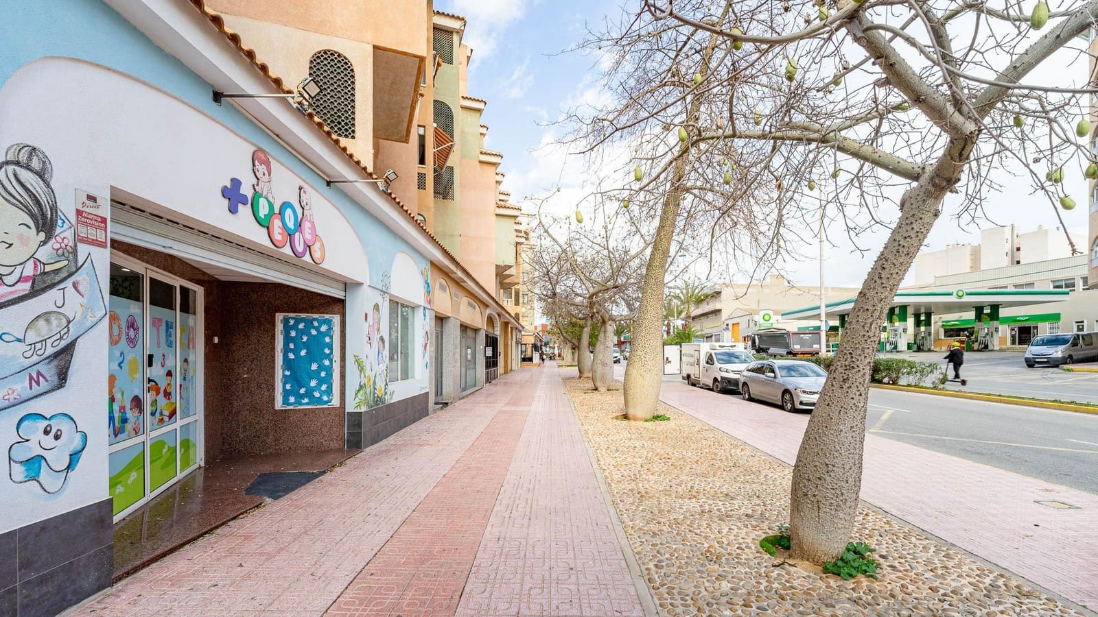 Commercial for sale in Torrevieja - € 134,999 (Ref: 8322938)