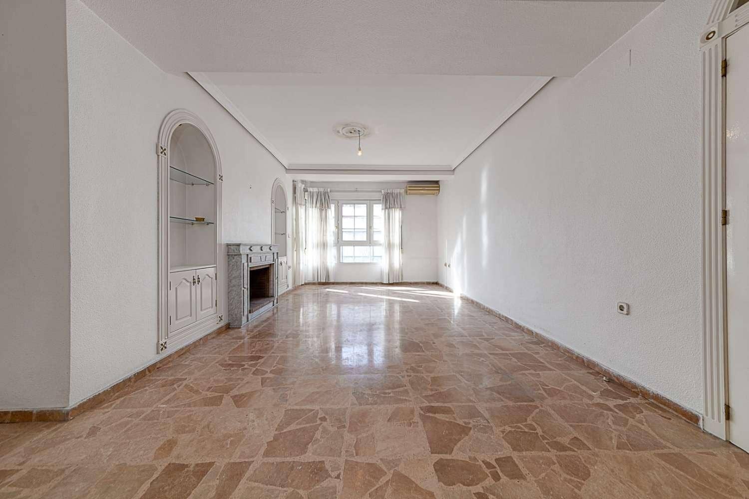 5 bedroom Apartment for sale in Torrevieja - € 264,999 (Ref: 8348250)