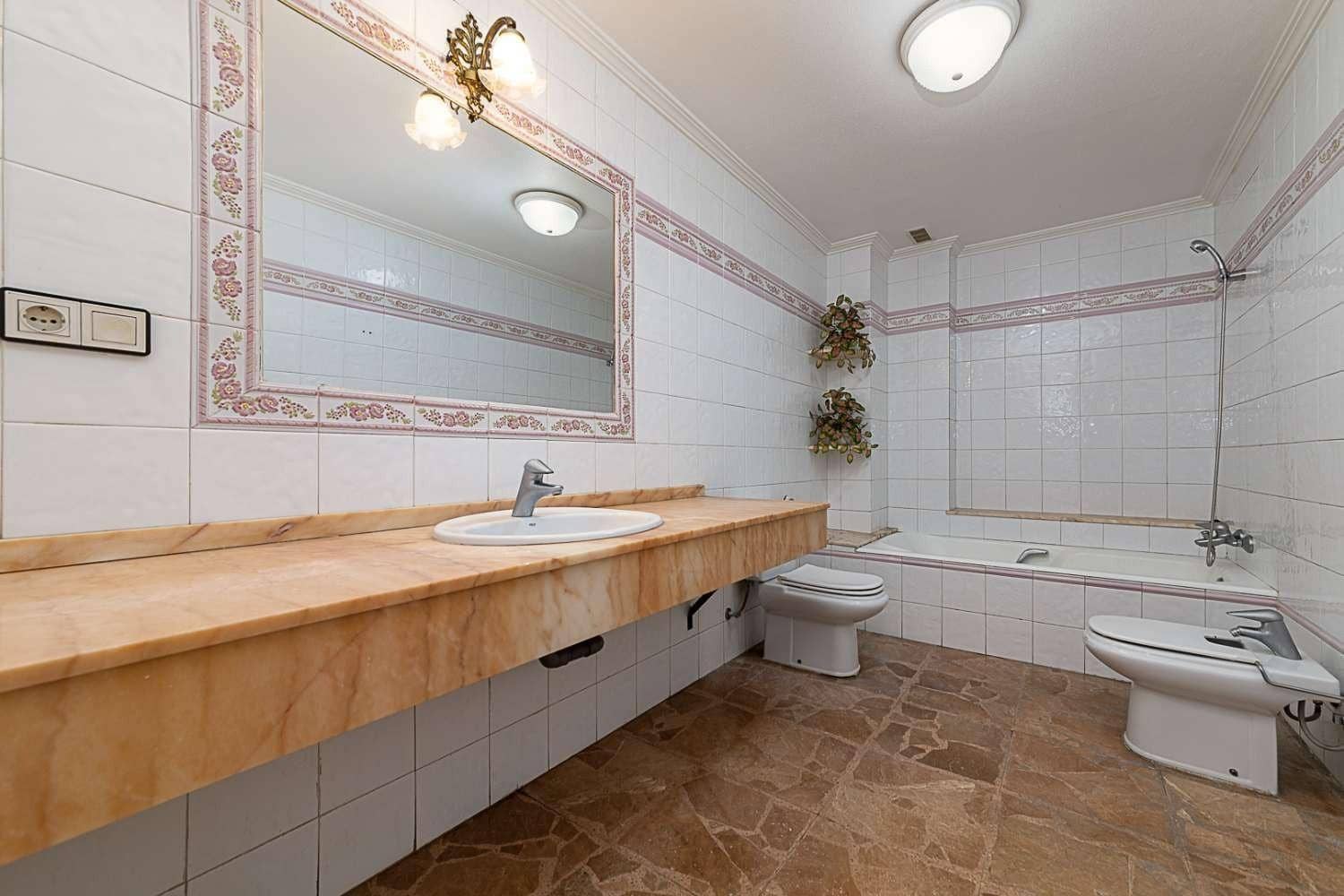 5 bedroom Apartment for sale in Torrevieja - € 264,999 (Ref: 8348250)