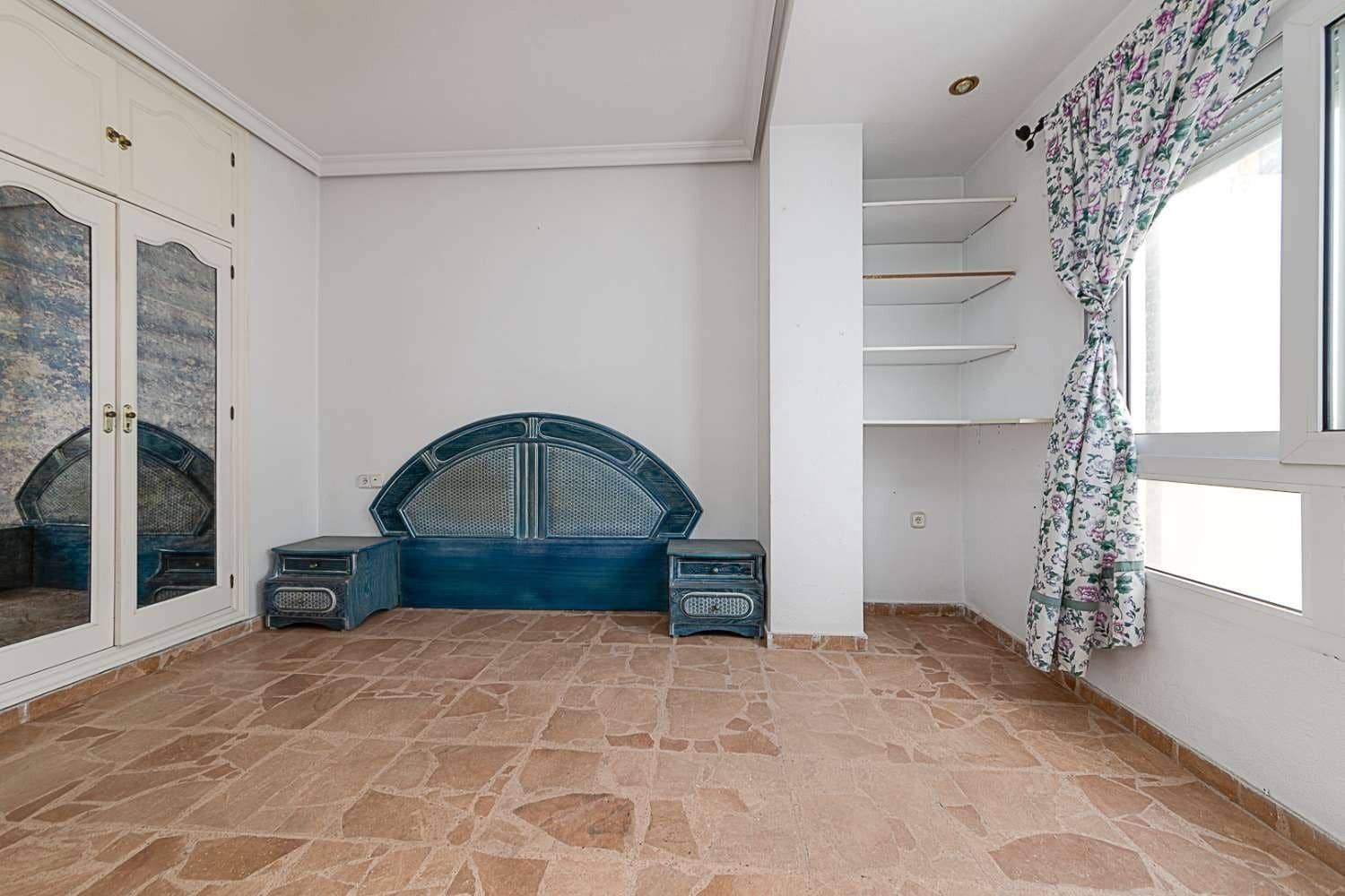 5 bedroom Apartment for sale in Torrevieja - € 264,999 (Ref: 8348250)