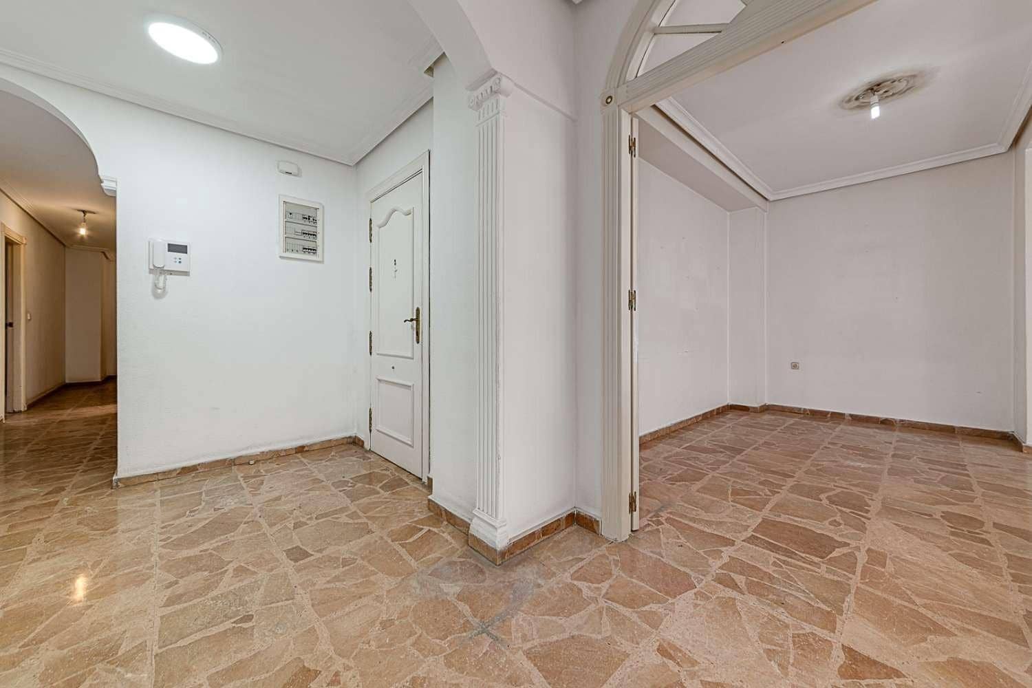 5 bedroom Apartment for sale in Torrevieja - € 264,999 (Ref: 8348250)