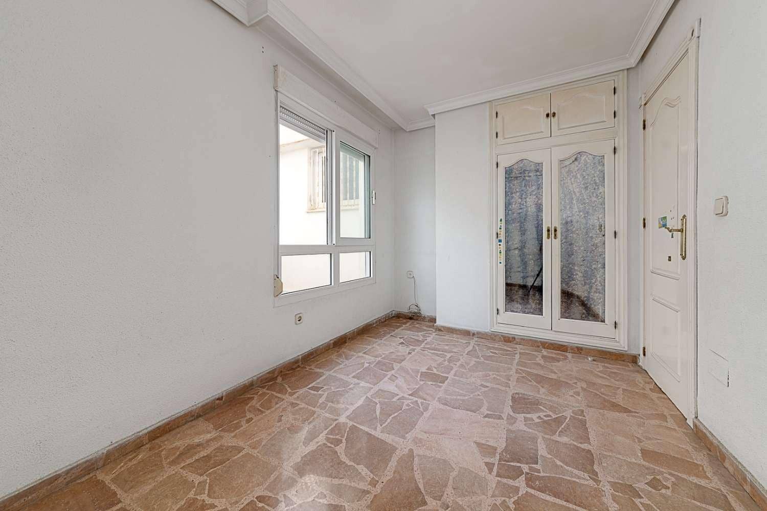 5 bedroom Apartment for sale in Torrevieja - € 264,999 (Ref: 8348250)