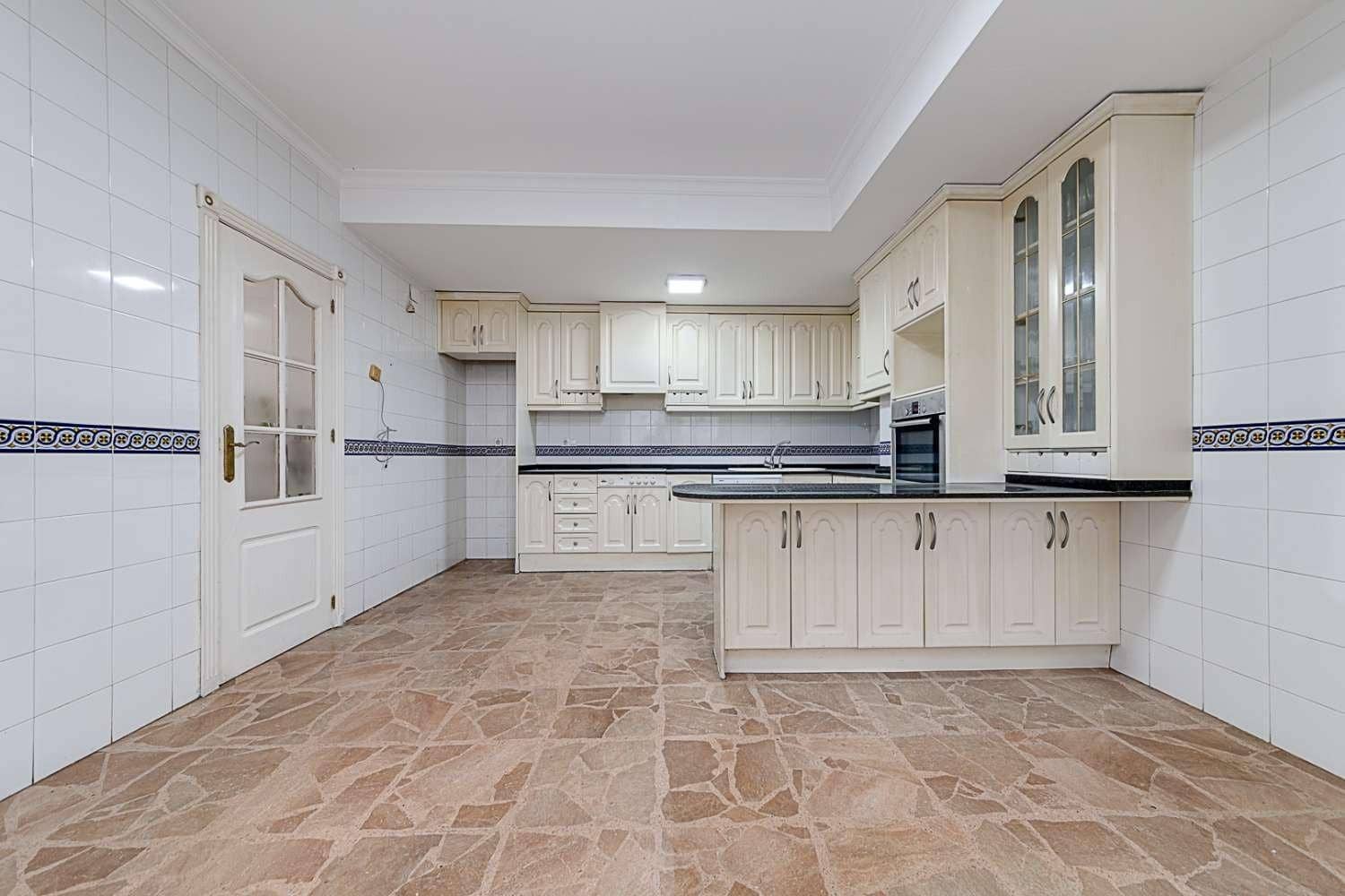 5 bedroom Apartment for sale in Torrevieja - € 264,999 (Ref: 8348250)