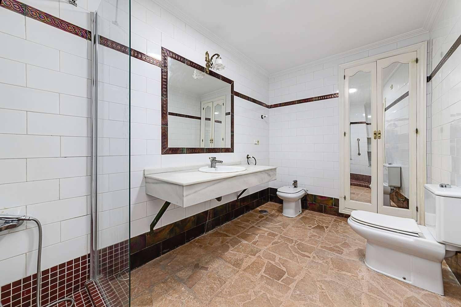 5 bedroom Apartment for sale in Torrevieja - € 264,999 (Ref: 8348250)