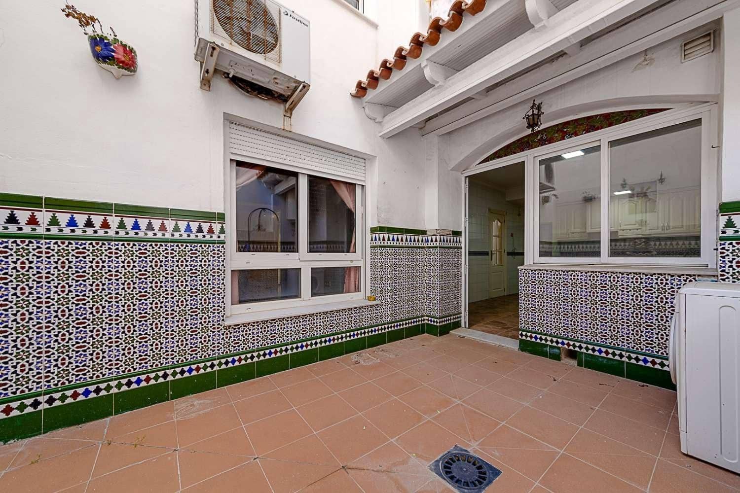 5 bedroom Apartment for sale in Torrevieja - € 264,999 (Ref: 8348250)