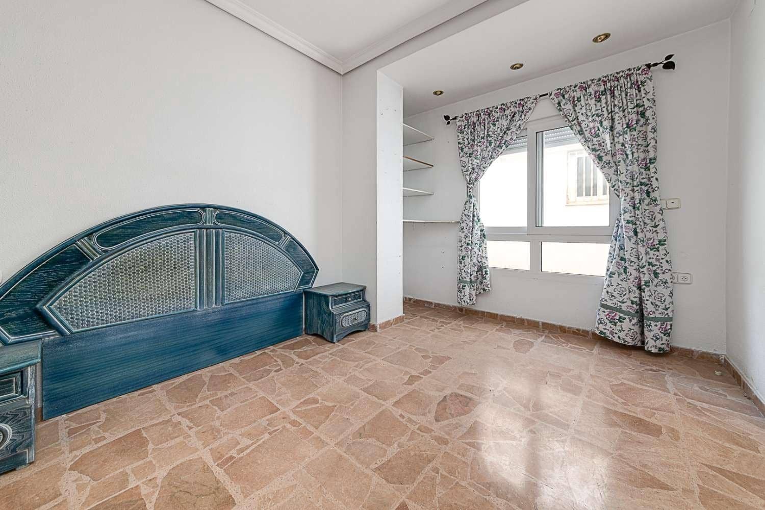 5 bedroom Apartment for sale in Torrevieja - € 264,999 (Ref: 8348250)