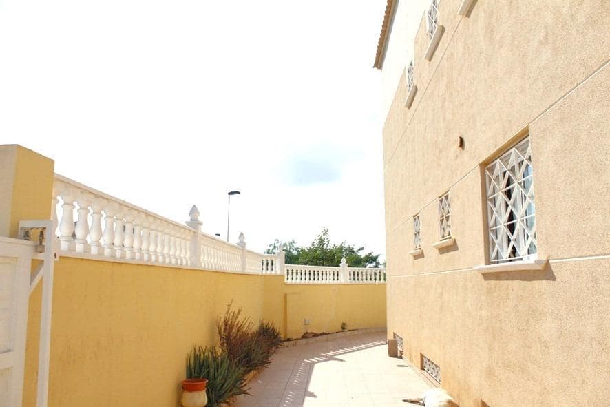 6 chambre Villa/Maison à vendre à Torrevieja avec piscine - 559 000 € (Ref: 8395157)