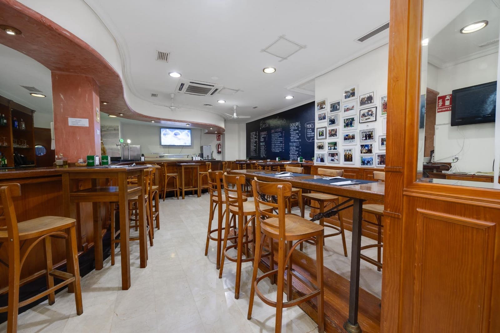 Commercial for sale in Torrevieja - € 799,999 (Ref: 8460342)