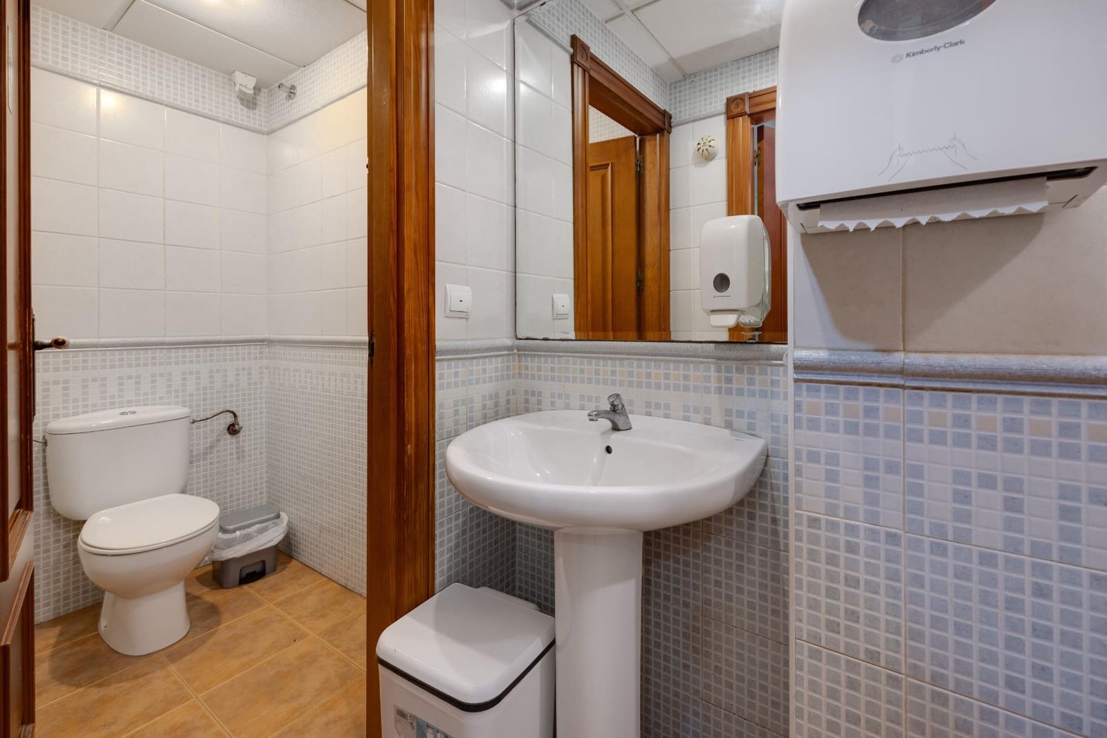 Commercial for sale in Torrevieja - € 799,999 (Ref: 8460342)