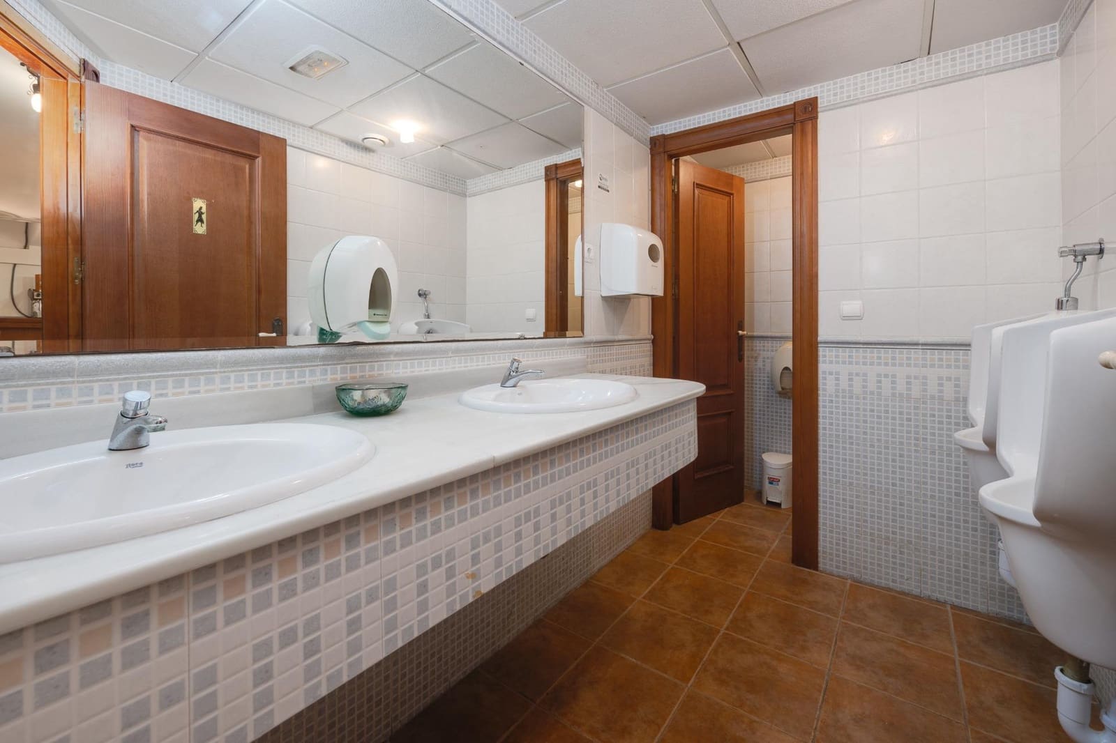 Commercial for sale in Torrevieja - € 799,999 (Ref: 8460342)