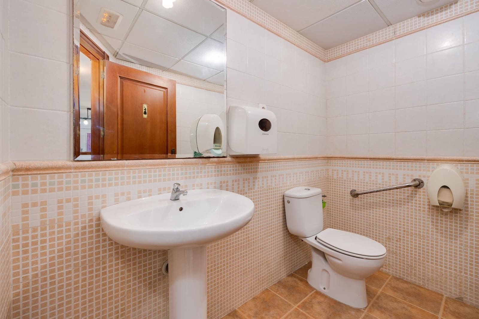 Commercial for sale in Torrevieja - € 799,999 (Ref: 8460342)