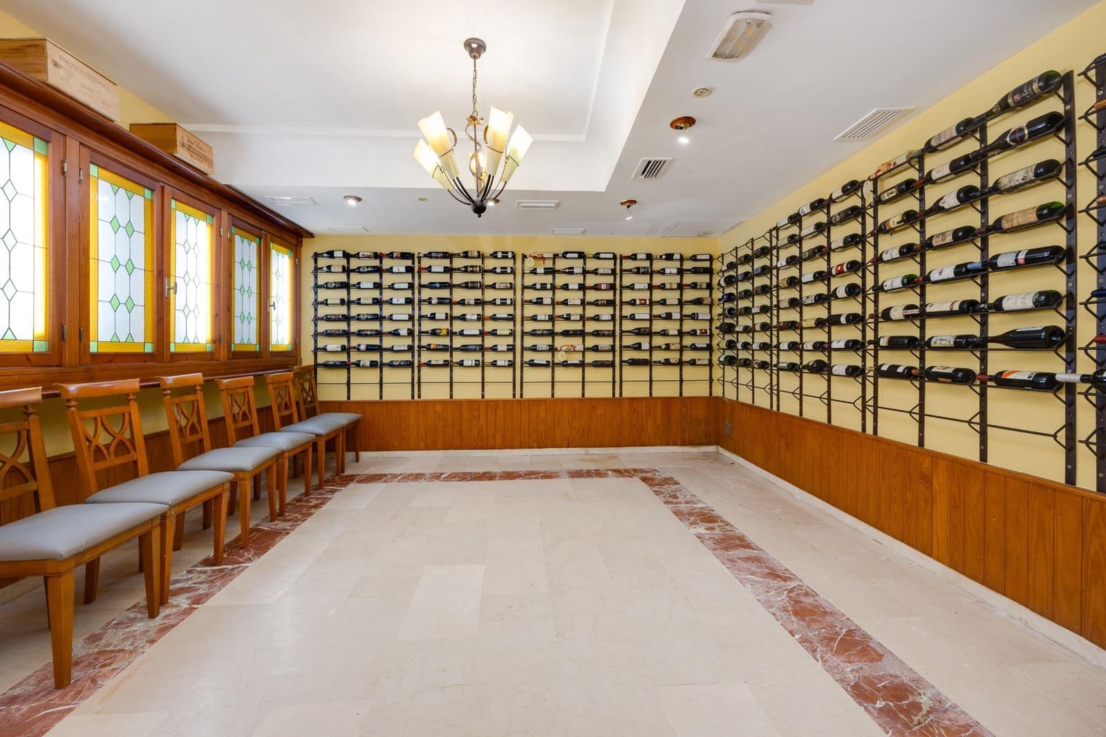 Commercial for sale in Torrevieja - € 799,999 (Ref: 8460342)