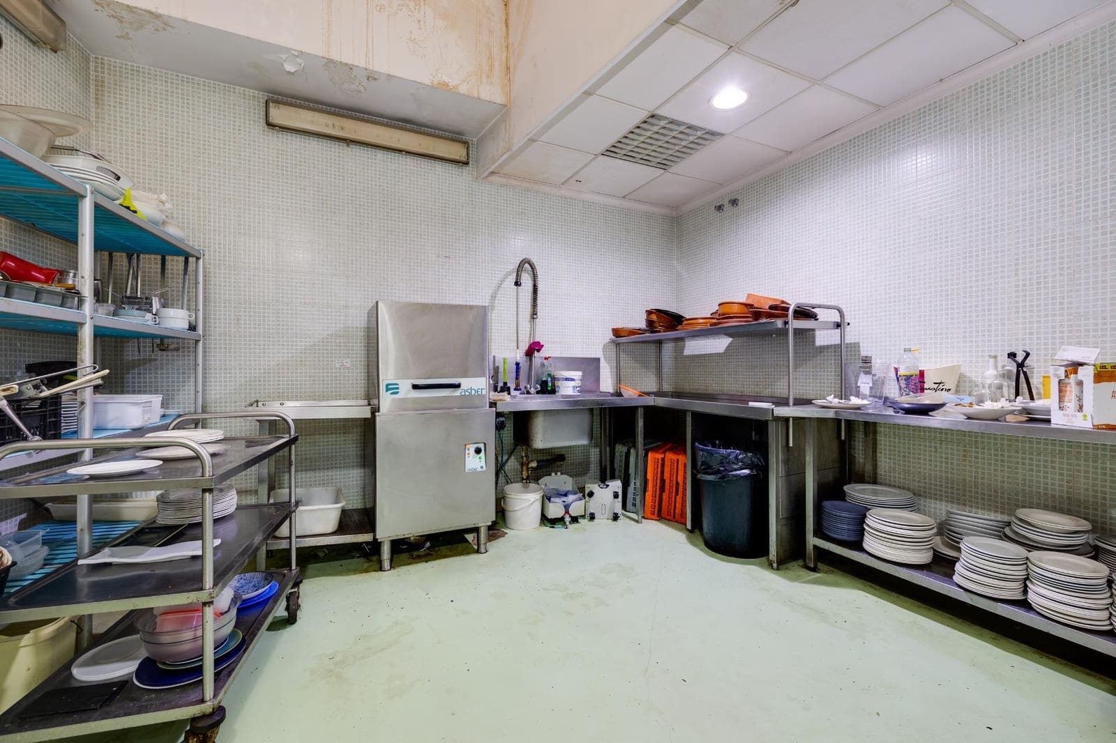 Commercial for sale in Torrevieja - € 799,999 (Ref: 8460342)