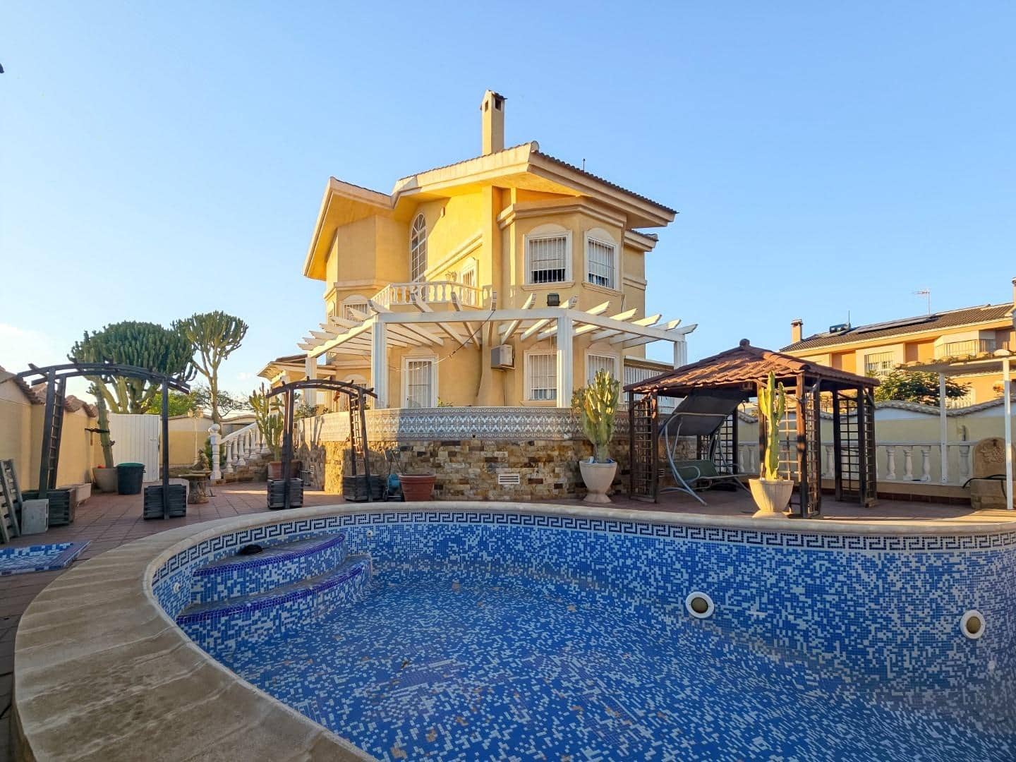 5 camera da letto Villa in vendita in Torrevieja con piscina garage - 990.000 € (Rif: 8610713)