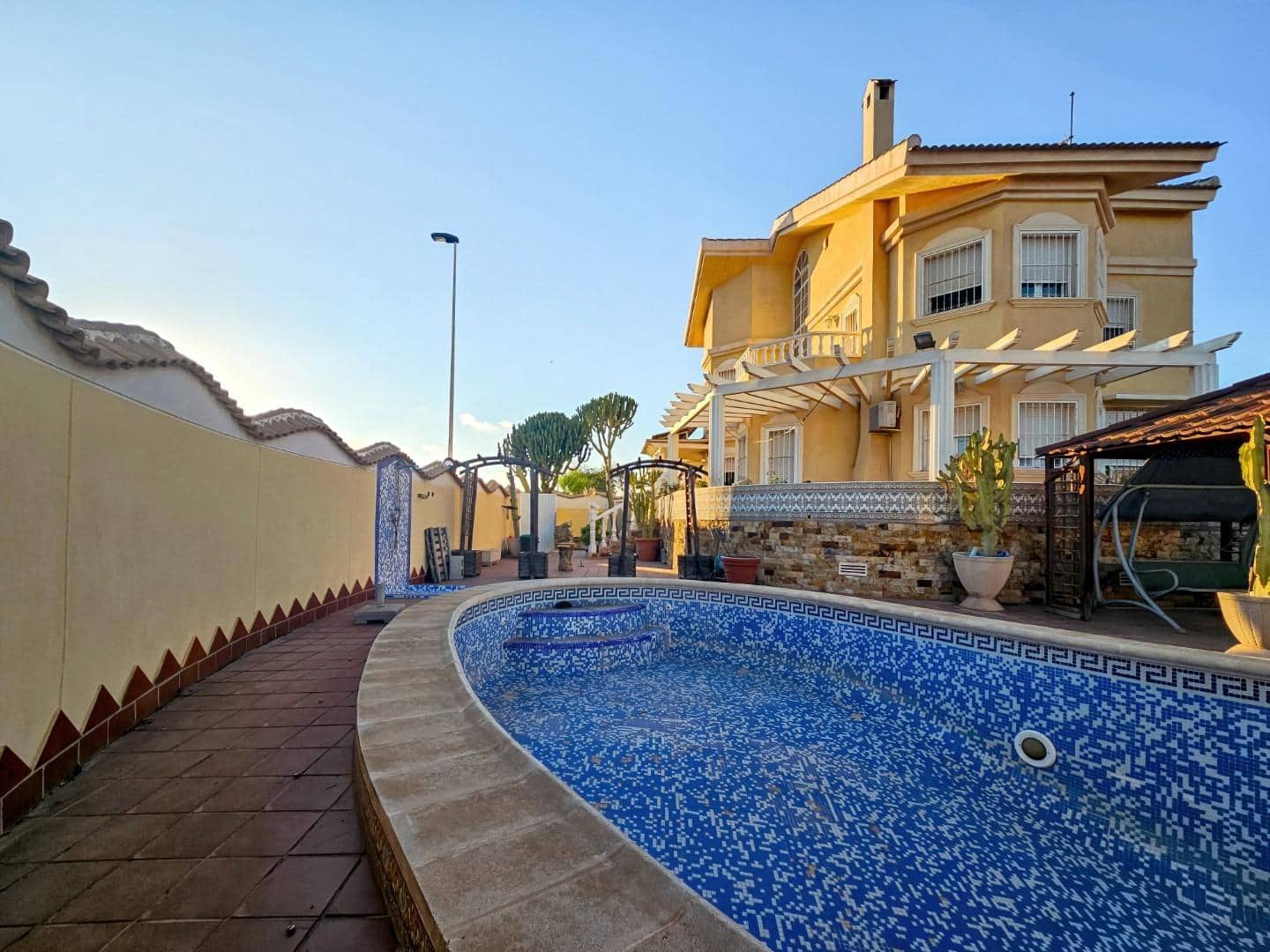 5 camera da letto Villa in vendita in Torrevieja con piscina garage - 990.000 € (Rif: 8610713)