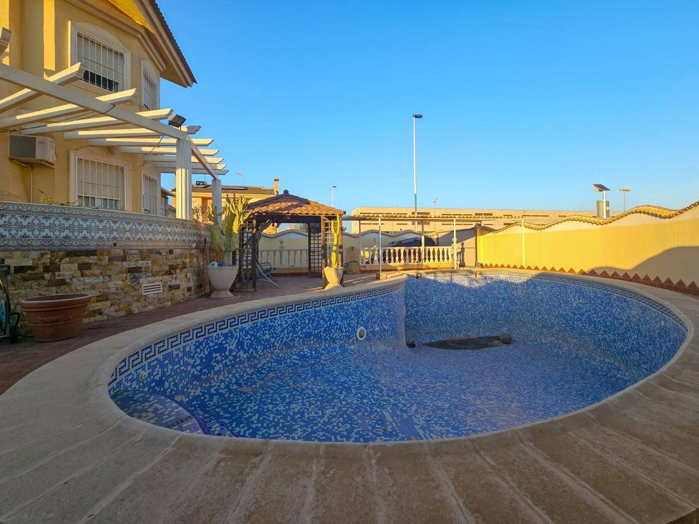 5 camera da letto Villa in vendita in Torrevieja con piscina garage - 990.000 € (Rif: 8610713)