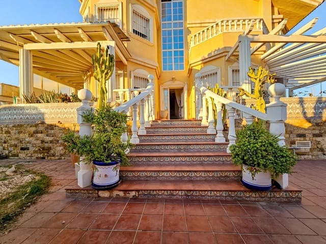 5 bedroom Villa for sale in Parque de las Naciones, Torrevieja with pool garage - € 990,000 (Ref: 8610713)