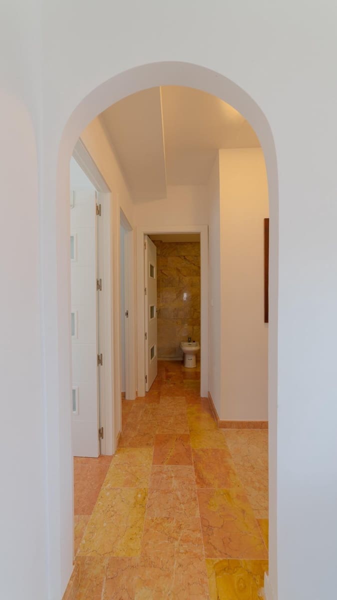 2 soveværelse Penthouse til salg i Torrevieja med swimmingpool - € 299.998 (Ref: 9104758)