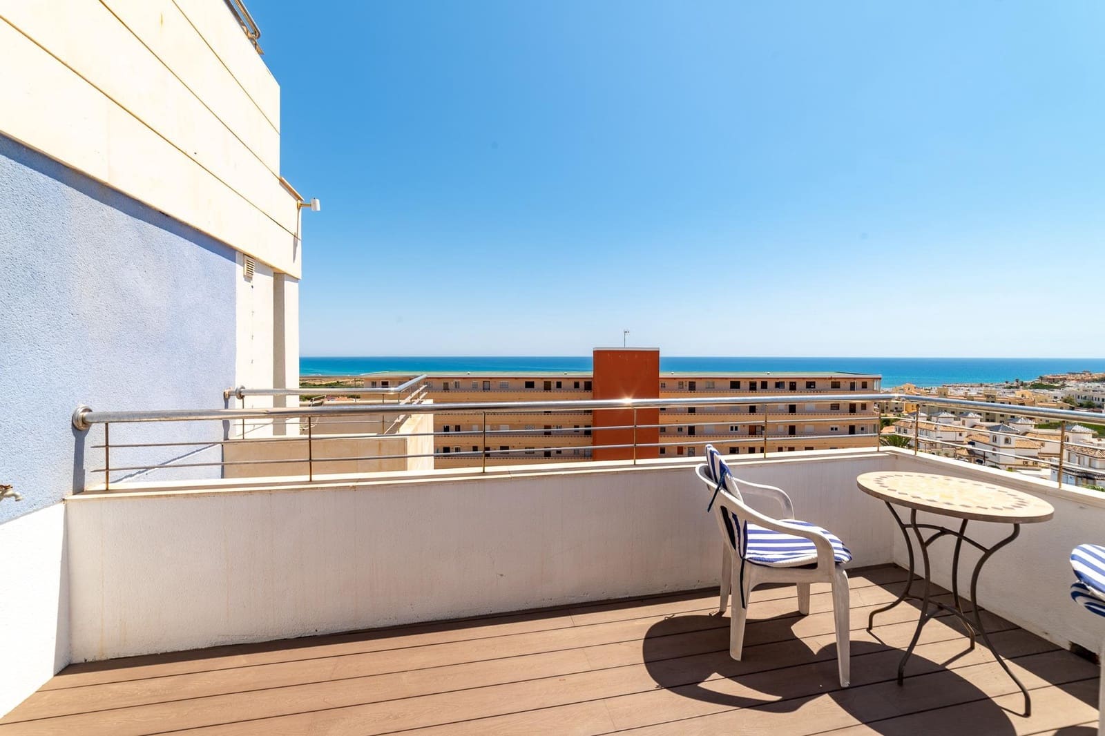 2 soveværelse Penthouse til salg i Torrevieja med swimmingpool - € 299.998 (Ref: 9104758)