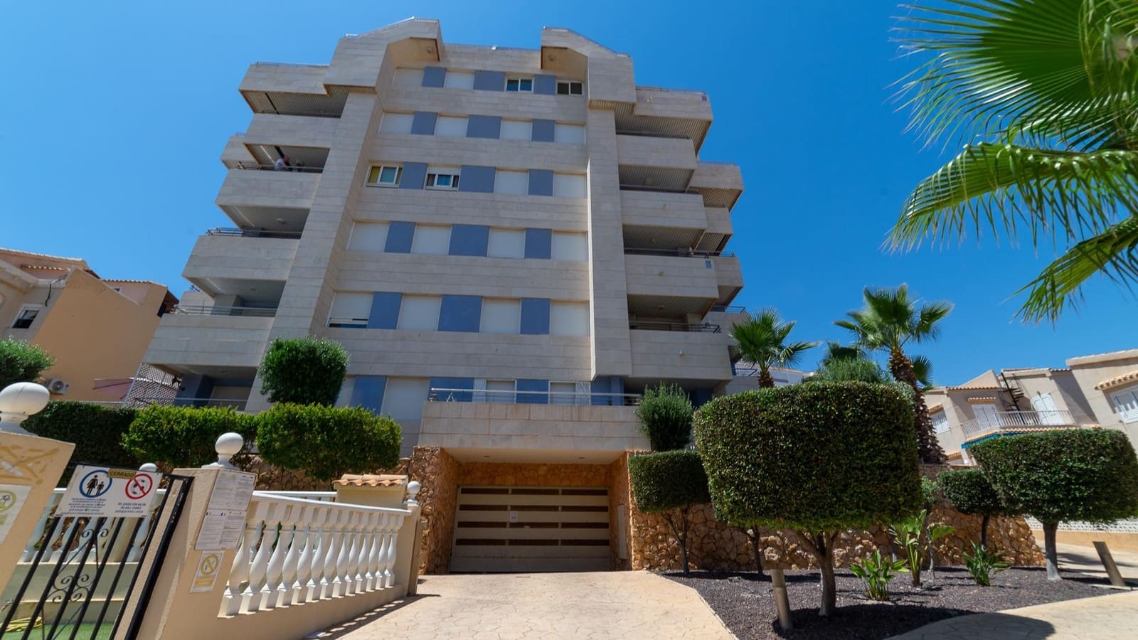 2 soveværelse Penthouse til salg i Torrevieja med swimmingpool - € 299.998 (Ref: 9104758)