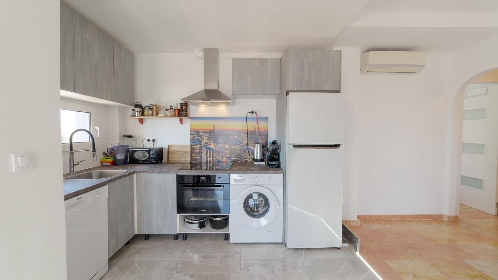 2 soverom Penthouse til salgs i Torrevieja med svømmebasseng - € 299 998 (Ref: 9104758)