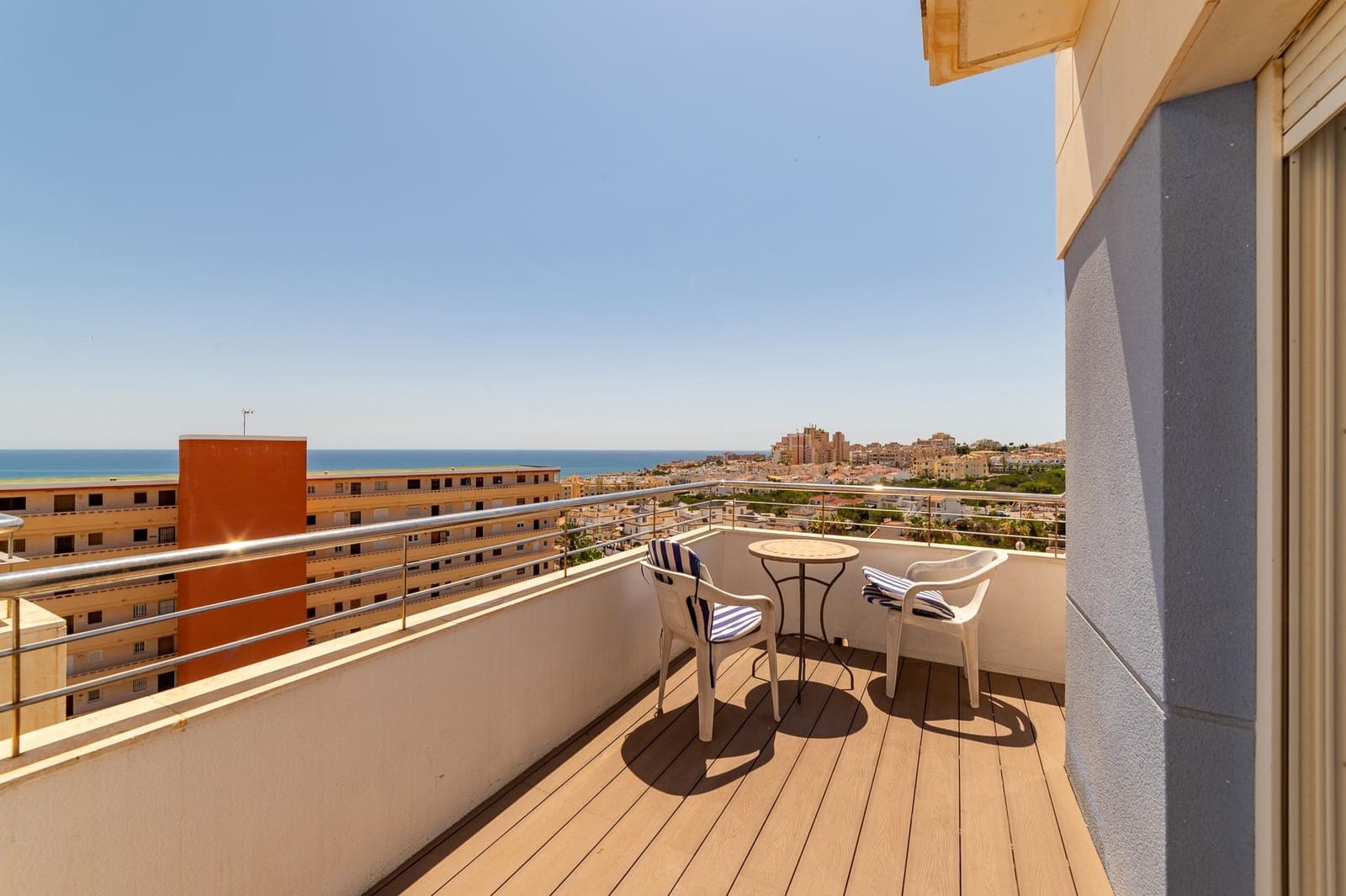 2 soverom Penthouse til salgs i Torrevieja med svømmebasseng - € 299 998 (Ref: 9104758)