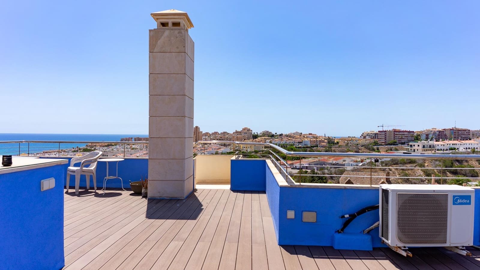 2 soverom Penthouse til salgs i Torrevieja med svømmebasseng - € 299 998 (Ref: 9104758)