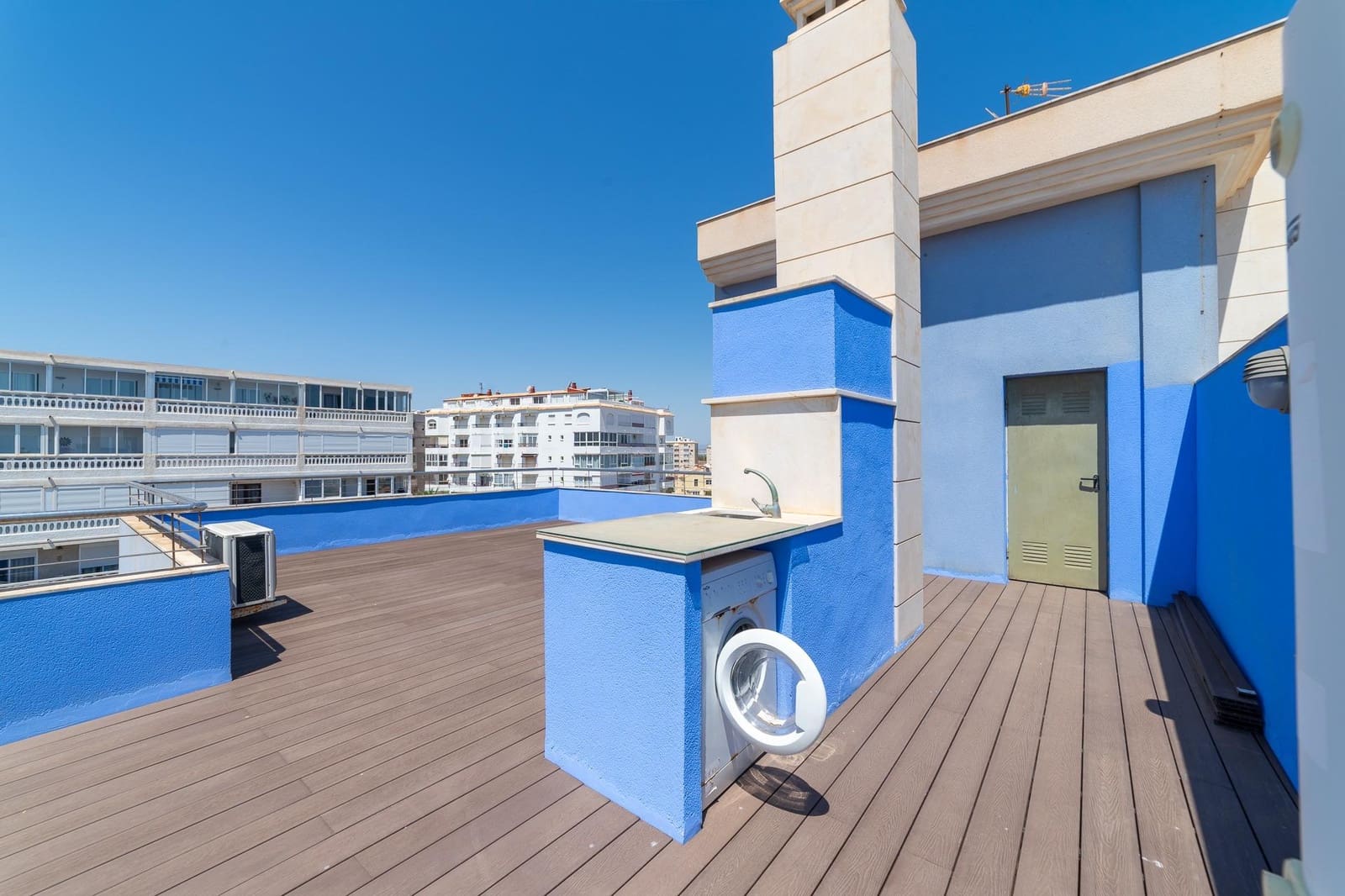 2 soverom Penthouse til salgs i Torrevieja med svømmebasseng - € 299 998 (Ref: 9104758)