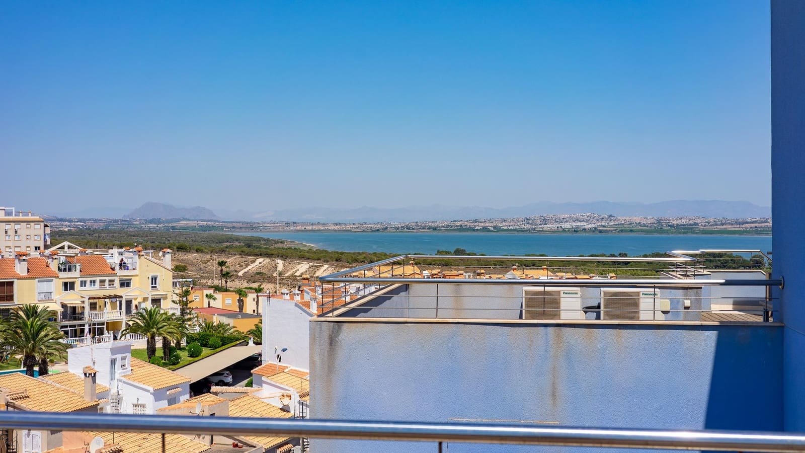 2 soverom Penthouse til salgs i Torrevieja med svømmebasseng - € 299 998 (Ref: 9104758)