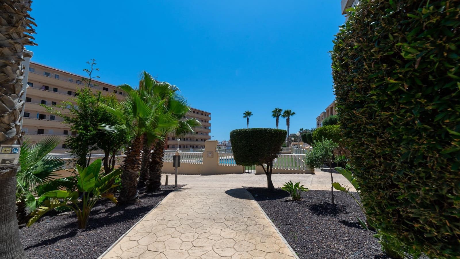 2 soverom Penthouse til salgs i Torrevieja med svømmebasseng - € 299 998 (Ref: 9104758)